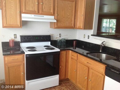 6804 Amber Hill Ct, District Heights, MD 20747 - photo 4