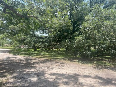 1391 County Road 668 unit A, Alvin, TX 77511 - photo 2