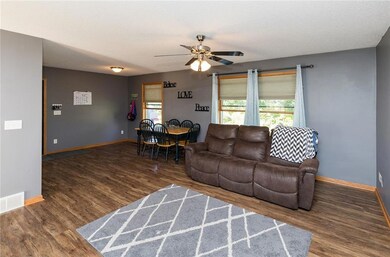 1007 E 8th St S, Newton, IA 50208 - photo 4