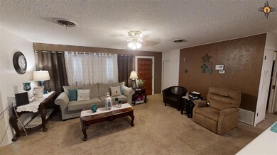 2121 N Steven Dr, Hobbs, NM 88240 - photo 3