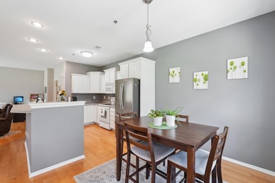 9-web-or-mls-S 54th St-1005-009