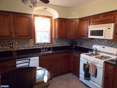 204 Hazel Ave, Folsom, PA 19033 - photo 6