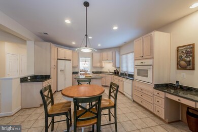 7402 Forests Edge Ct, Laurel, MD 20707 - photo 3