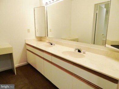 3041 Fallstaff Rd unit 506D, Baltimore, MD 21209 - photo 3