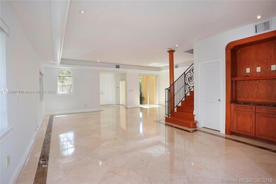 Living/dining area
