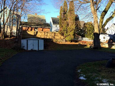 Parking Lot/Garage