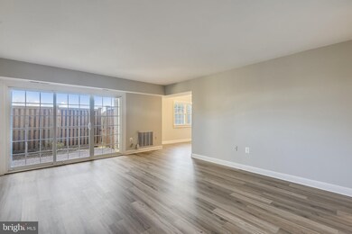 1902 Wilson Ln unit T2, McLean, VA 22102 - photo 2