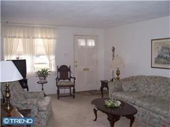 5246 Gramercy Dr, Clifton Heights, PA 19018 - photo 2