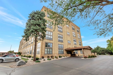 River Mill Condominiums unit 422, Oshkosh, WI 54901 - photo 2