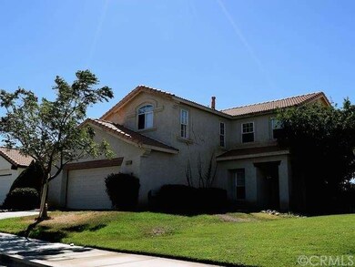 3 bed/2.5 bath w/ loft, 2-car garage in a quiet ne