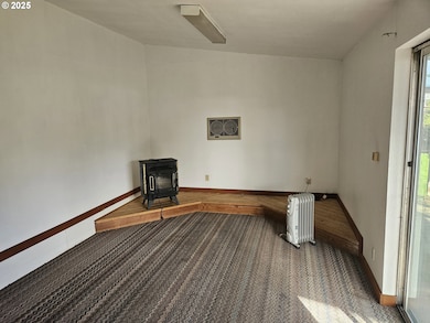 142 S Comstock Ave, Sutherlin, OR 97479 - photo 7