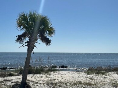 1/10 mile to white sandy beach