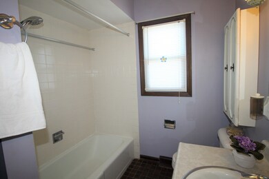 832 N Emroy Ave, Elmhurst, IL 60126 - photo 7