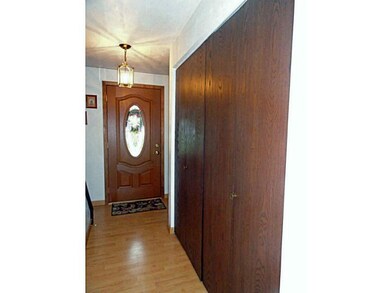 Entry/Foyer. Double closet in entry