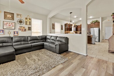 350 Kendall Crest Dr, Alvin, TX 77511 - photo 3