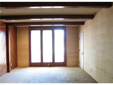 Living Room. 25 6
