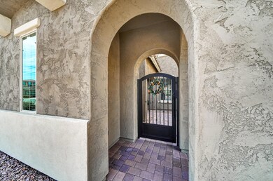 104-FrontCourtyard_Entry