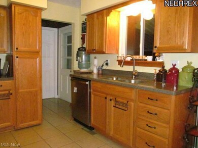 6396 Southview Dr, New Franklin, OH 44216 - photo 6