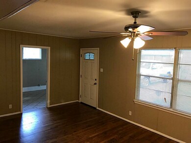 406 Twin Oaks St, Houston, TX 77076 - photo 5