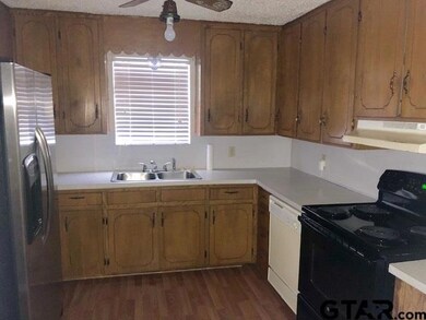 700 700 N Leota St, Longview, TX 75601 - photo 2