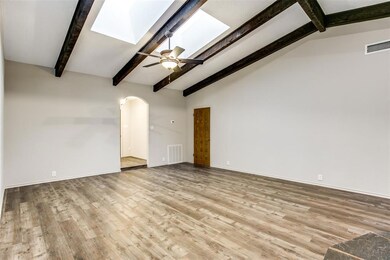 1811 Camelot Dr, Grapevine, TX 76051 - photo 5