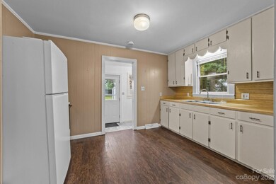 1718 Arlington Ave, Statesville, NC 28677 - photo 6