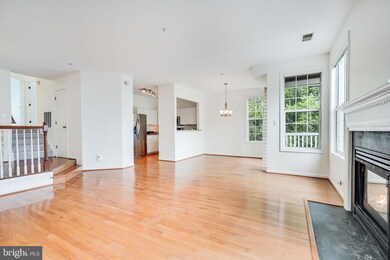 4657 Longstreet Ln unit 201, Alexandria, VA 22311 - photo 5