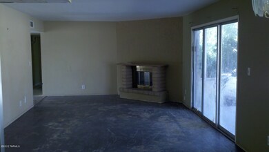 family room w/fireplace