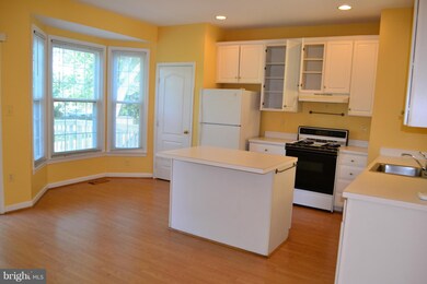 8107 Old Pohick Ct, Lorton, VA 22079 - photo 6