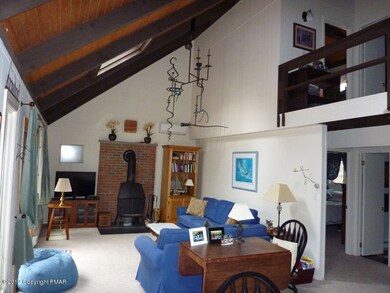 LIVING RM