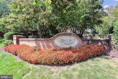 10104 Baldwin Ct, Bethesda, MD 20817 - photo 2