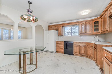 219 S Mann Ave, Staten Island, NY 10314 - photo 6