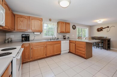 504 E Dunbarton Rd, Goffstown, NH 03045 - photo 4