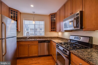 4081 S Four Mile Run Dr unit 302, Arlington, VA 22204 - photo 6