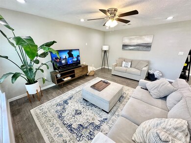 520 Castlelake Dr, Friendswood, TX 77546 - photo 5