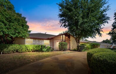 316 Brookview Dr, Hurst, TX 76054 - photo 2