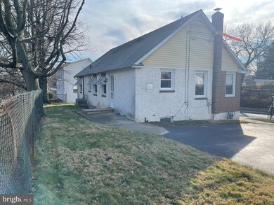 723 Sharon Ave, Darby, PA 19023 - photo 4