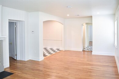 Unfurnished room with light tile patterned floorin