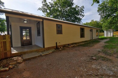 305 Shaw Ave, Fredericksburg, TX 78624 - photo 2