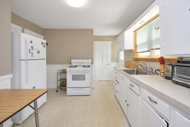 245 Roosevelt Ave, Springfield, MA 01118 - photo 4