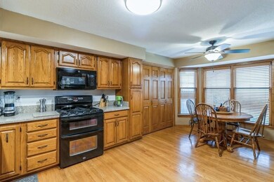 Gas stove w/double oven