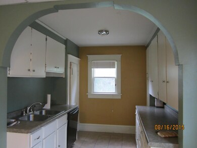 Kitchen sink & back entry<|><|>