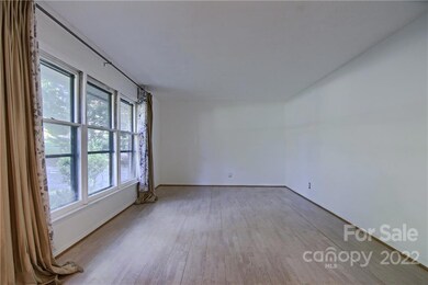 132 Atwood Dr, Hendersonville, NC 28792 - photo 5