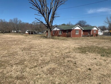 410 Sanderson Dr, Hopkinsville, KY 42240 - photo 2