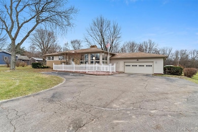 6079 Lennon Rd, Swartz Creek, MI 48473 - photo 2