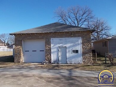 101 E 10th St, Auburn, KS 66402 - photo 4