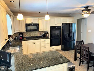 1415 Thomas Dr, Coplay, PA 18037 - photo 2