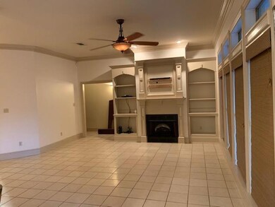 LARGE LIVING ROOM