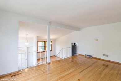 2211 Birch Ln, Rolling Meadows, IL 60008 - photo 2