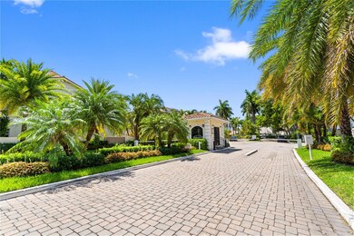 21200 Harbor Way unit 11811, Miami, FL 33180 - photo 2